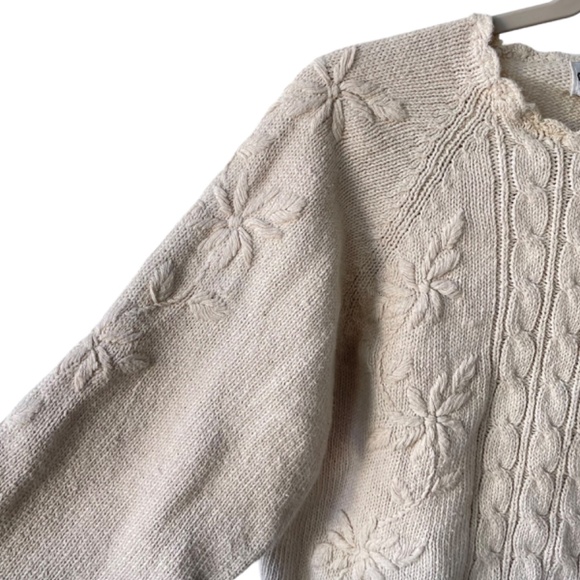 CELINA YANG fisherman knit sweater with lace cuff details & stitched floral Sz S - Picture 6 of 13